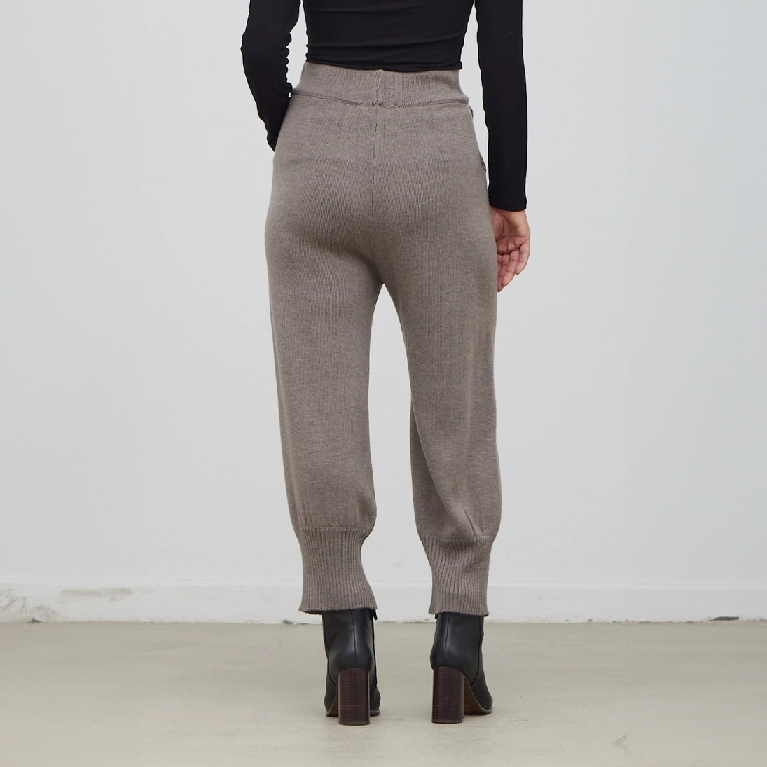 Knit Round Taper Pant - Saltern